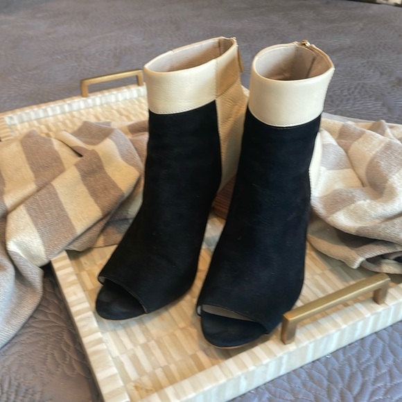 Louise et Cie black and ivory open toe booties(le) - Picture 1 of 7